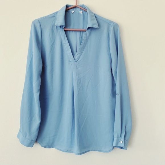 Reitmans Tops - 3/30$Beautiful Soft Pastel Blue LArge Vneck Blouse